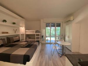 A bed or beds in a room at Bed&breakfast BBqueen Sandonato Policlinico
