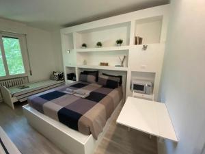 A bed or beds in a room at Bed&breakfast BBqueen Sandonato Policlinico