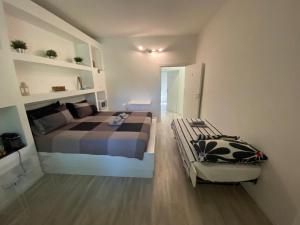 A bed or beds in a room at Bed&breakfast BBqueen Sandonato Policlinico