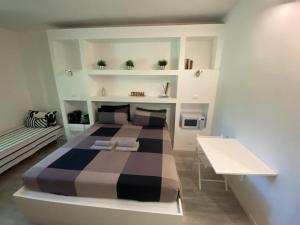 A bed or beds in a room at Bed&breakfast BBqueen Sandonato Policlinico