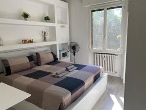 A bed or beds in a room at Bed&breakfast BBqueen Sandonato Policlinico