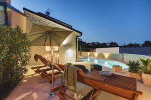 Bazén v ubytovaní Vila Una with private pool near Rovinj - open 2022 alebo v jeho blízkosti