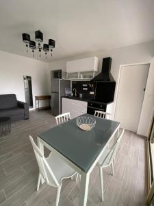 Fotografia z galérie ubytovania Superbe appartement rénové à neuf à 100m de la mer v destinácii Juan-les-Pins