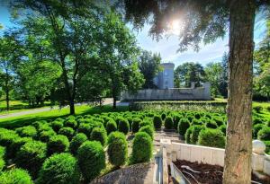 Vonkajšia záhrada v ubytovaní Laitse castle