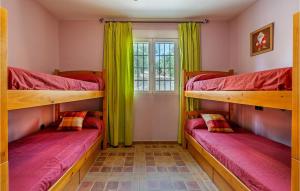 A bed or beds in a room at Awesome Home In Montefrío