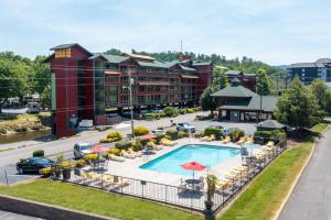 an aerial view of a hotel with a swimming pool at Creekstone Inn in Pigeon Forge