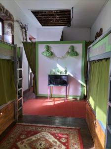 Tenerife Art Hostel客房内的一张或多张床位