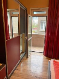A bed or beds in a room at Guest House Elegance