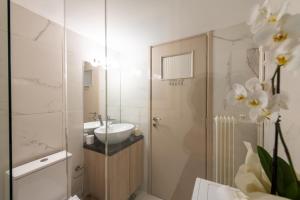 Koupelna v ubytování MEDLUXE LUXURY APARTMENT ! + 37 fotografií