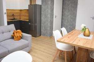 Kuchnia lub aneks kuchenny w obiekcie Apartamenty Legionów 30
