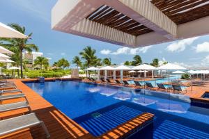 Swimming pool sa o malapit sa Luxury & exclusive 3BR Apt w Amazing amenities