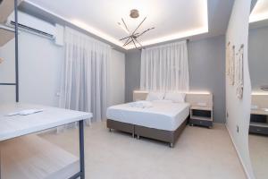 Afbeelding uit fotogalerij van SithoniaRS Luxury Ground Floor Apartment With Private Garden in Neos Marmaras