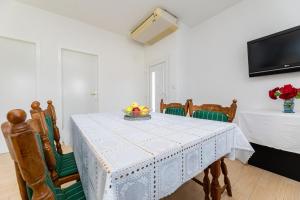 TV a/nebo společenská místnost v ubytování Apartmani Jašarević