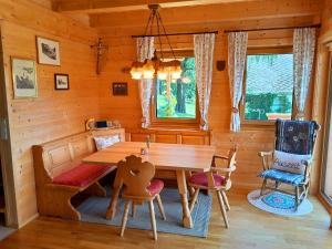 Posedenie v ubytovaní Auszeit Almhaus Schmalzbauer