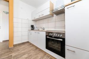 Kuchyň nebo kuchyňský kout v ubytování Apartmani Jašarević