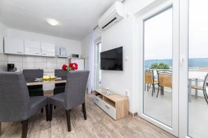 TV a/nebo společenská místnost v ubytování Apartmani Jašarević