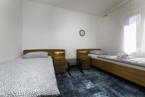 Postel nebo postele na pokoji v ubytování Apartmani Jašarević