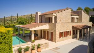 Bazén v ubytovaní Villa Ruby by Cap Vermell Estate alebo v jeho blízkosti
