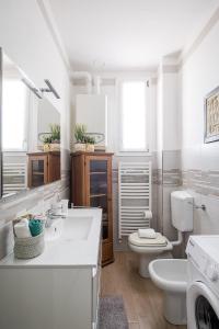 Vonios kambarys apgyvendinimo įstaigoje Navile Family Apartment by Wonderful Italy