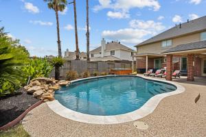 Бассейн в Upscale Cypress Stay Pool Hot Tub EV Sleeps 20 или поблизости