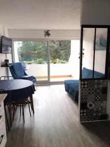 Posezení v ubytování Appart Port haliguen résidence piscine et plage