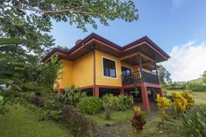 Сад в Beautiful 2 Bedroom Villa with Private Nature Reserve - Friendship House