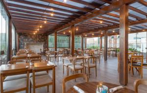 Restaurace v ubytování Golden gramado resort Laghetto