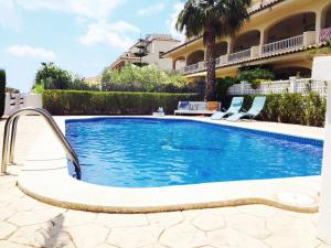 a swimming pool with a slide in front of a building at Apto Gerard in L'Ampolla
