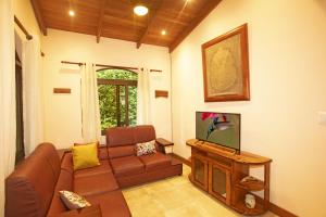 Posezení v ubytování "Hana's Celeste Retreat" Large Modern Villa Sleeps 6 on 20 Acres of Nature! + 14 fotografií