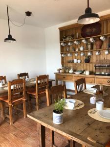 Un restaurante o sitio para comer en Alto da Lua