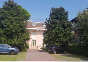 Gallery image of La Magnolia Apartments III in Desenzano del Garda