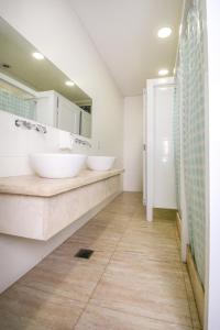 A bathroom at Jaque Mate Hostel