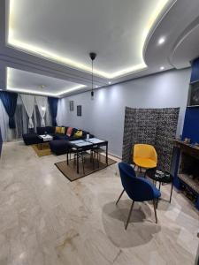 Część wypoczynkowa w obiekcie Spacieux appartement dans une résidence avec piscine