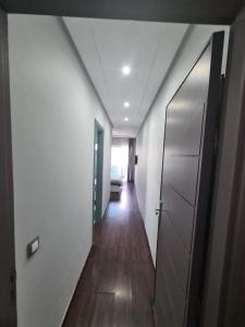 Zdjęcie z galerii obiektu Spacieux appartement dans une résidence avec piscine w mieście Al-Muhammadijja