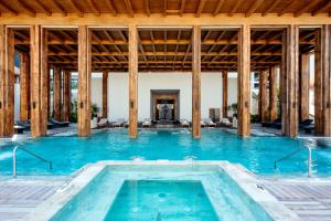 Бассейн в Secrets Moxché Playa del Carmen - Adults Only - All Inclusive или поблизости