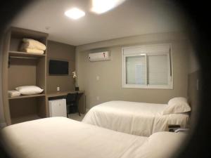 Llit o llits en una habitació de Hotel Seville Comfort