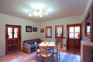 Area tempat duduk di Albergo Diffuso Comeglians