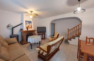 a living room with a couch and a table at casa familiar La Lunara in Torreorgaz
