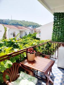 Rõdu või terrass majutusasutuses Guesthouse DONA