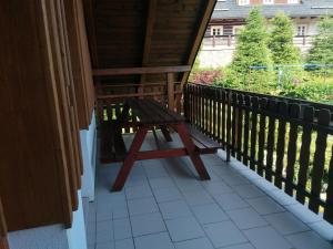 Balkón alebo terasa v ubytovaní Apartmány 670 pod Lysou horou