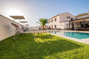 Bazén v ubytovaní La Era Gran casa de vacaciones para grupos adaptad alebo v jeho blízkosti