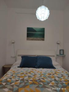 Giường trong phòng chung tại Hand Made