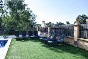 A garden outside Villa Can SeQuet (Playa de Muro)