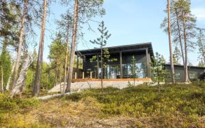 a house in the woods with a black facade at Villa Paatari, Inari (Paadarjärvi) in Inari