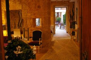 a hallway of a house with a table and chairs at Ca´n Pere in Alcudia