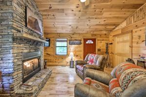 Gallery image of Charming Cabin with Deck about 6 Mi to Nottely Lake in Blairsville