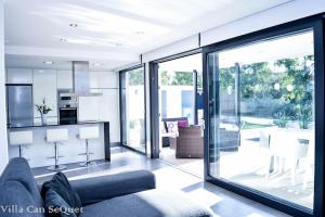 A kitchen or kitchenette at Villa Can SeQuet (Playa de Muro)