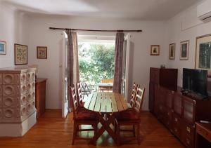 TV a/nebo společenská místnost v ubytování House Leticija rustica