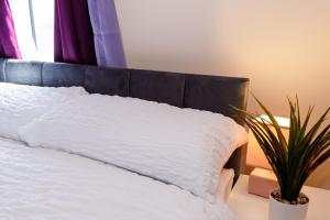 Cama o camas de una habitación en 4 Beds Sleeps 6 - Elegance Leisure Stay, Burnley