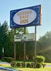 Certifikát, hodnocení, plakát nebo jiný dokument vystavený v ubytování Harbor Base Inn + 4 fotografie